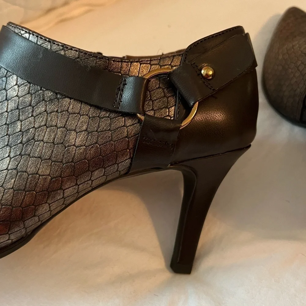 Bandolino Leather Heeled Bootie Brown  Animal Skin Pattern Gold Hardware Sz 8.5M - Picture 6 of 11
